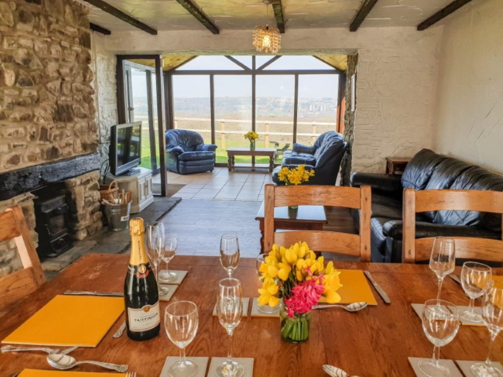 Old Schoolroom with amazing views over farmland and Swansea Bay